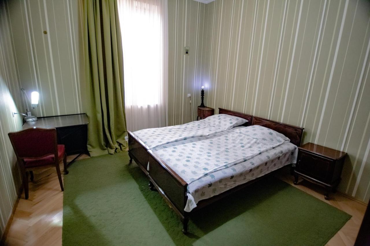 Qilimcha'S Guesthouse-Art Museum テラヴィ エクステリア 写真