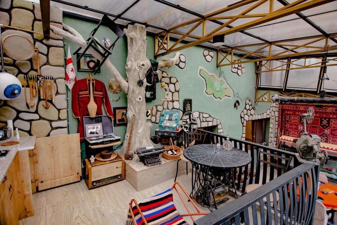 Qilimcha'S Guesthouse-Art Museum テラヴィ エクステリア 写真