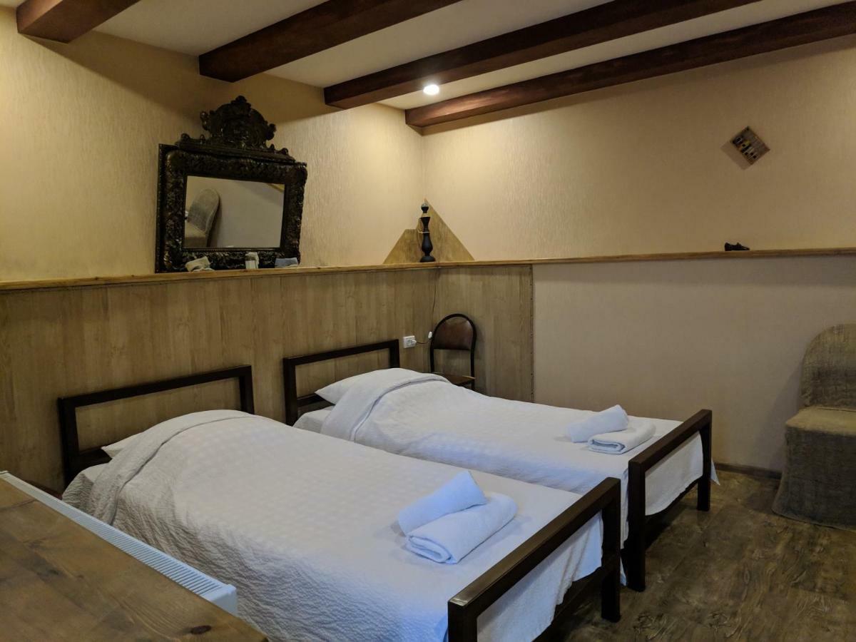 Qilimcha'S Guesthouse-Art Museum テラヴィ エクステリア 写真
