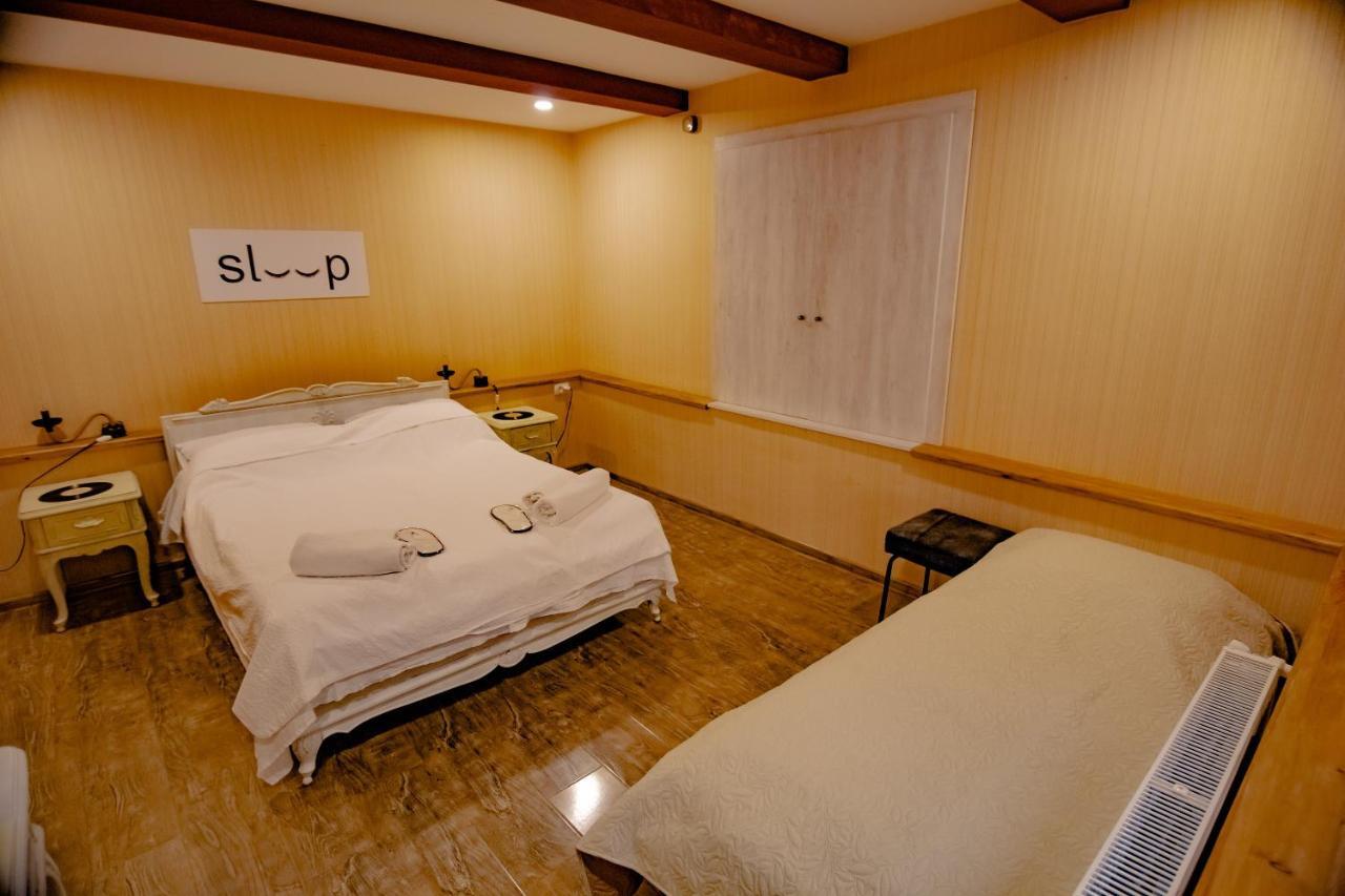 Qilimcha'S Guesthouse-Art Museum テラヴィ エクステリア 写真